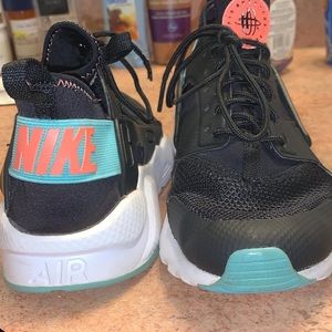 Nike tennis shoes paid $80 asking for $40